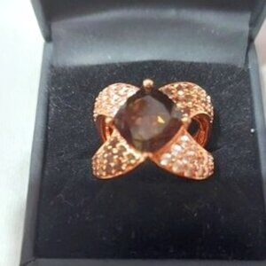 NWOT Rose Gold Tone X Design Ring in Chocolate Color and Clear Stones size 7